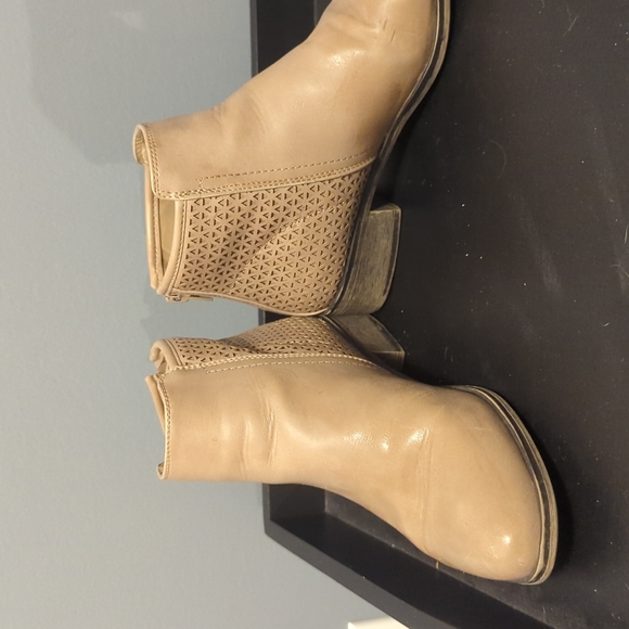 Bamboo tan ankle boots - Picture 2 of 4